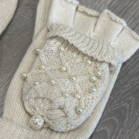 Women’s White Ivory Knit Francesca’s Pearl Winter Snow Fold Over Gloves - Picture 4 of 6